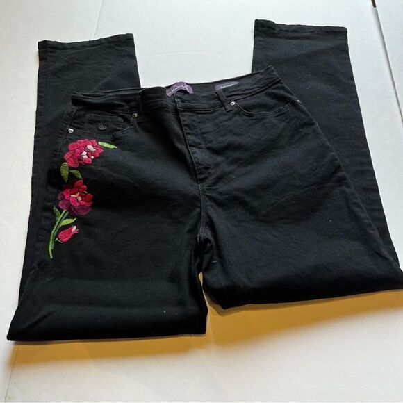 Gloria Vanderbilt Amanda Women's Black Jeans with Rose decor Size 12 High rise - Picture 1 of 10